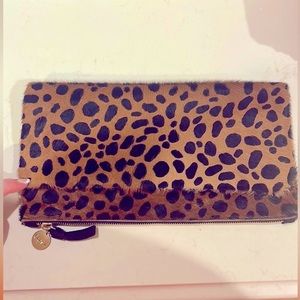 Clare V. Supreme clutch